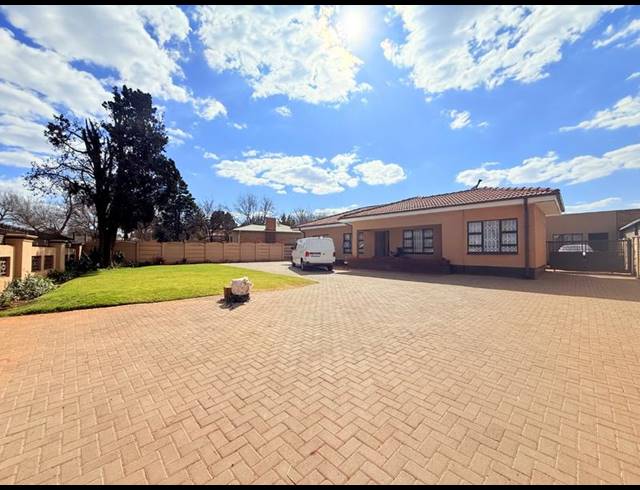 3 BEDROOM HOUSE FOR SALE IN VANDERBIJLPARK CW 6